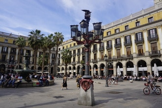 Barcellona, i lampioni di Gaudì in Placa Reial