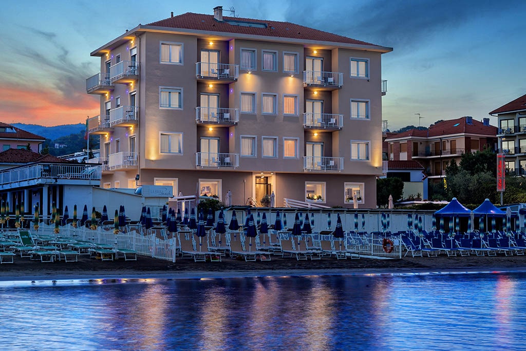 hotel la baia liguria