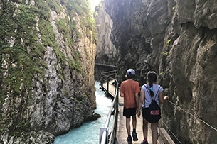 Seefeld con bambini d'estate, sentiero cascata