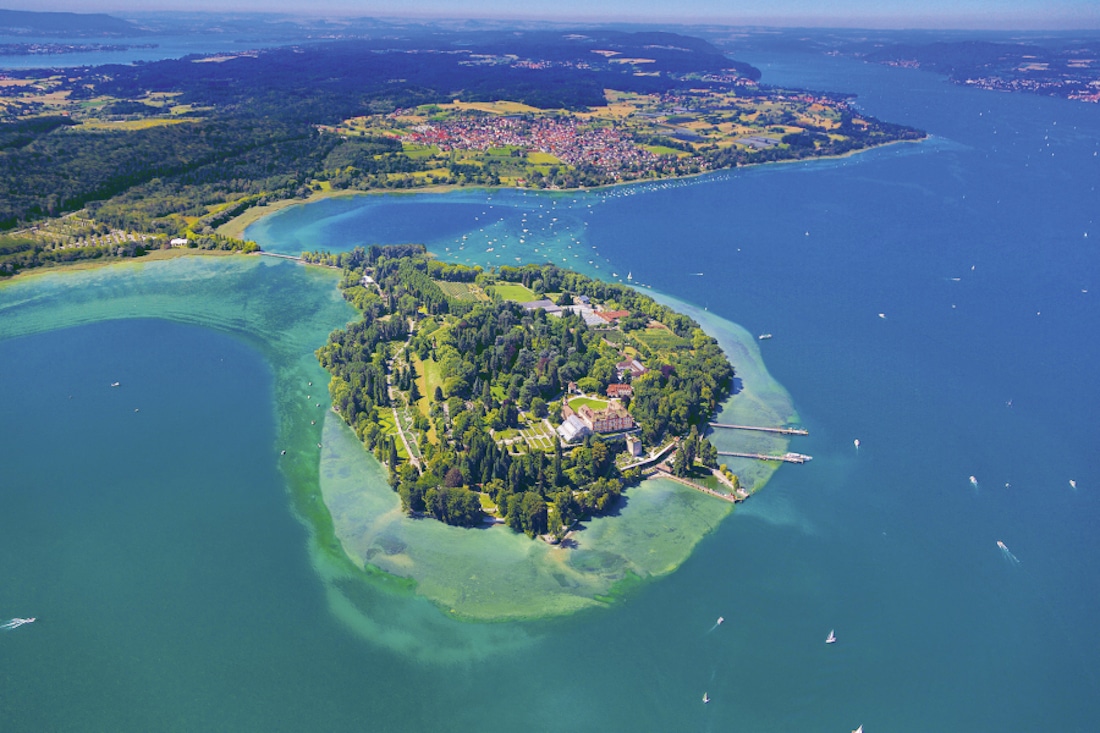 L Isola Di Mainau Tra Acque Smeraldo E Natura Rigogliosa Familygo