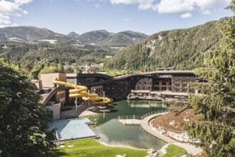 Falkensteiner Family Hotel Lido in Val Pusteria, vista panoramica, esterno