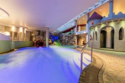 Hotel Schneeberg in Alto Adige, Piscina bimbi con scivoli e castello