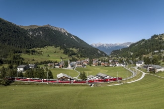 Bernina Express nei pressi di Bergun 