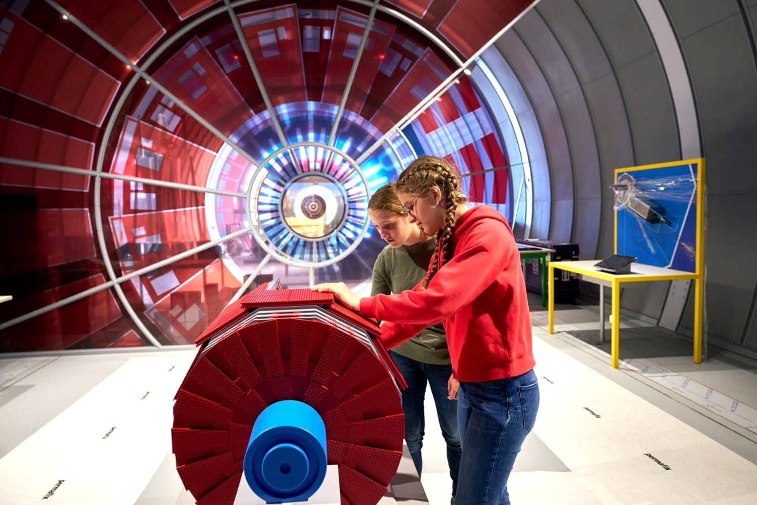 Cern Ginevra Science Gateway con bambini