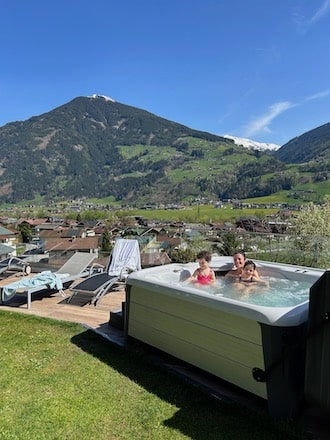 Zillertal_Seetal_jacuzzi_phGrottoM