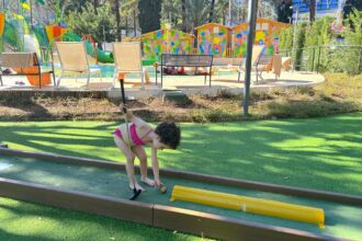 Marbella_ClubMedMarbella_minigolf_bambina_phGrottoM