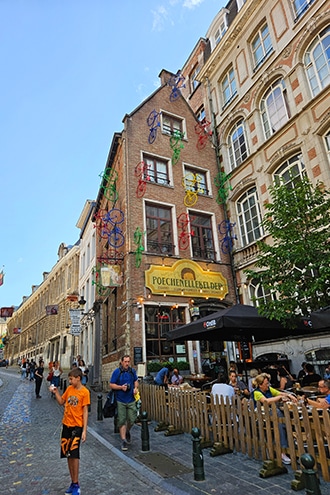 Bruxelles, birreria Poechenellekelder