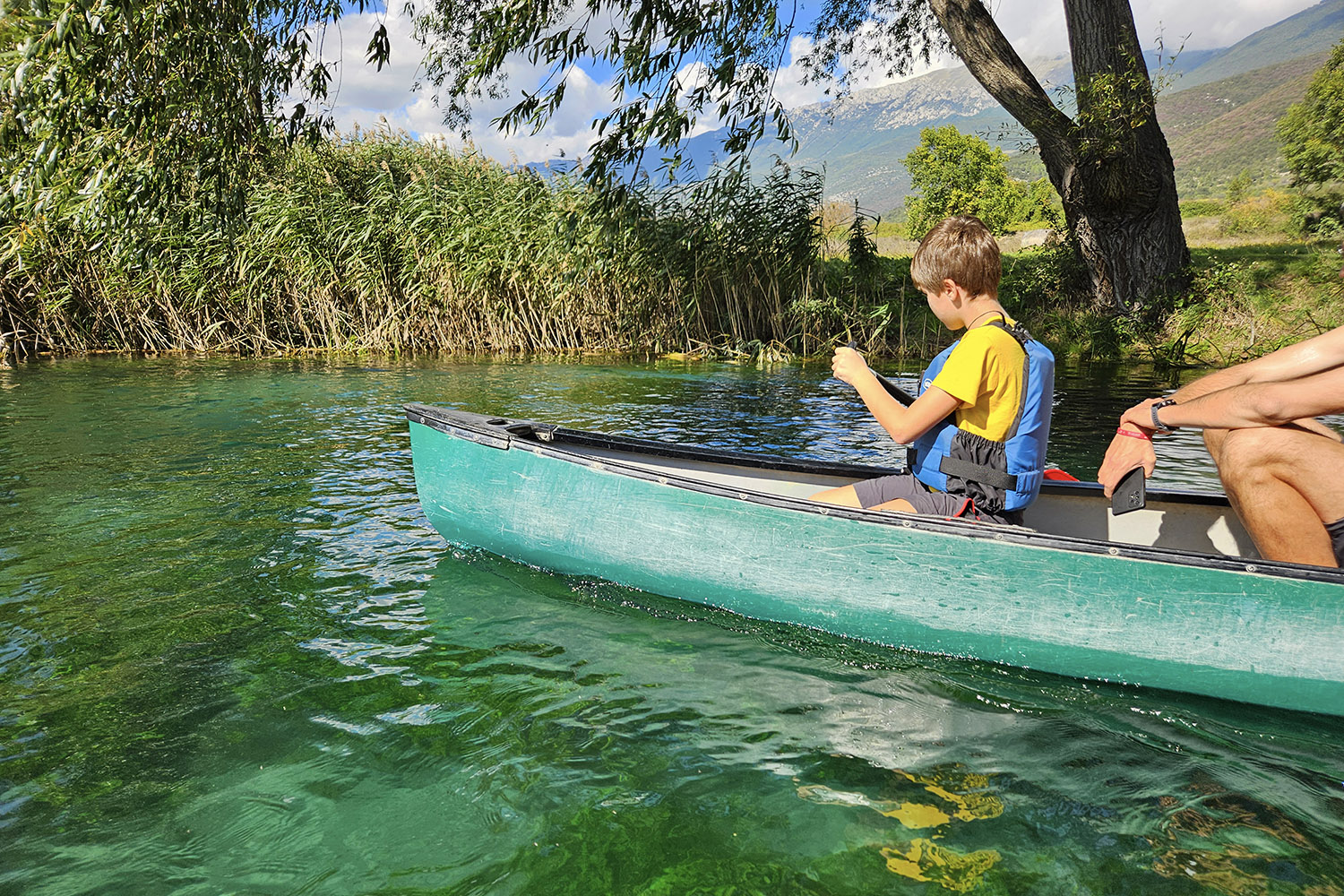 In canoa sul Tirino con i bambini