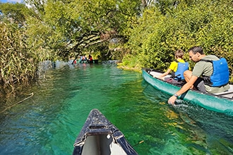 In canoa sul Tirino con i bambini