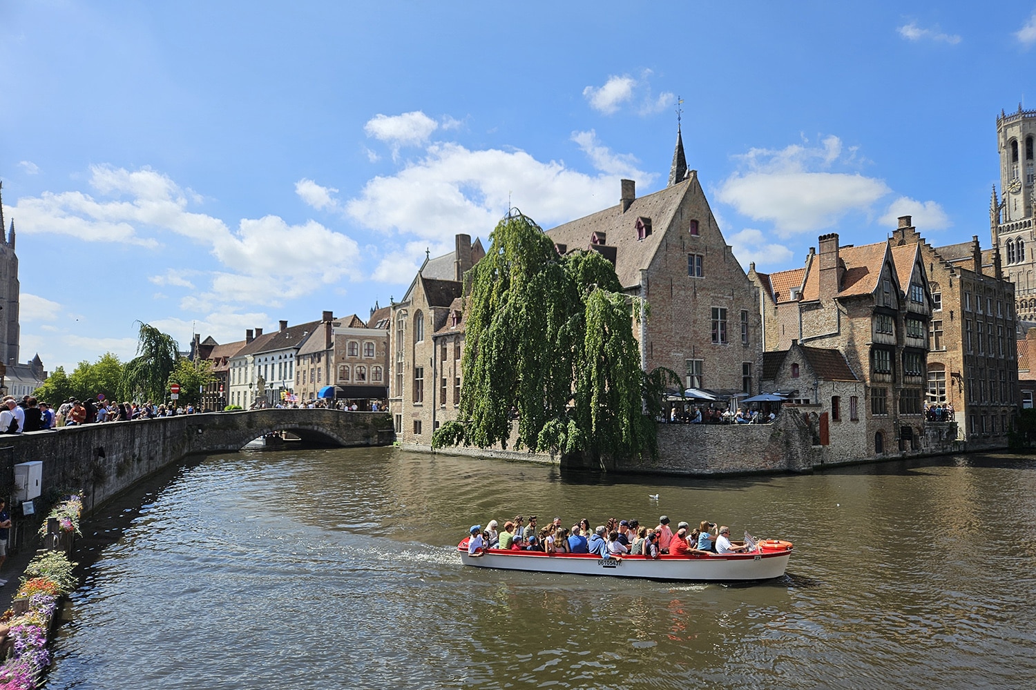 Bruges, canale e battello