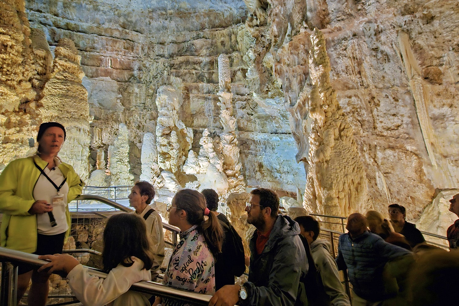 Grotte di Frasassi, Abisso Ancona e giganti