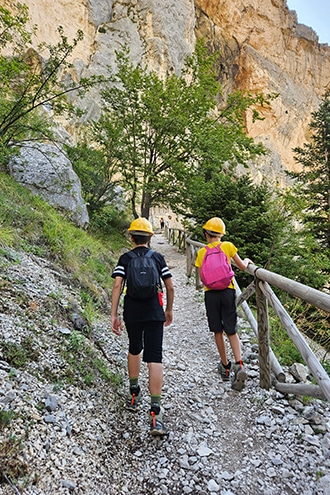 Grotte del Cavallone, sentiero