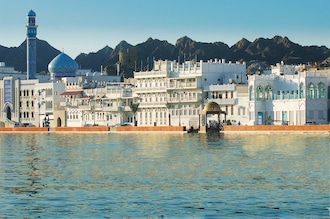 Oman_Muscat-Al-Lawatiya-Mosque-in-Corniche-Muttrah-phExperienceOman