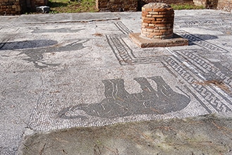 Scavi di Ostia antica, mosaico Corporazioni