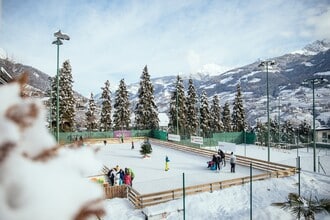 I mercatini di Natale di Tirolo (BZ): la pista di pattinaggio