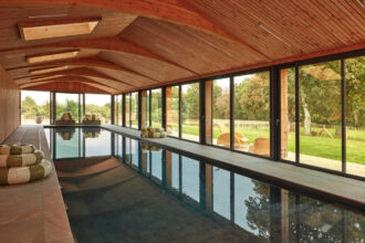 Francia_Le-Mezo_Domaine-evenementiel_piscina_ph_Gaelle Le Boulicaut