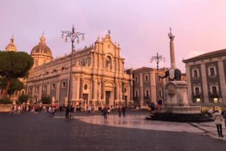 Sicilia_Catania_piazza_tramonto_phGrottoM