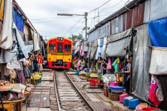 Thailandia_treno_mercato_phPixabay_Thailand_becausewecan