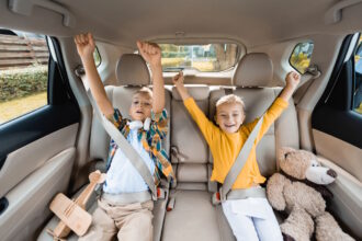 Viaggiare in auto con bambini